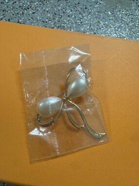 Pearl Bow Brooch Pin Gold Tone Ribbon Statement Accessory